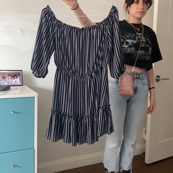 BB Dakota off the shoulder beachy dress - Picture 2 of 4